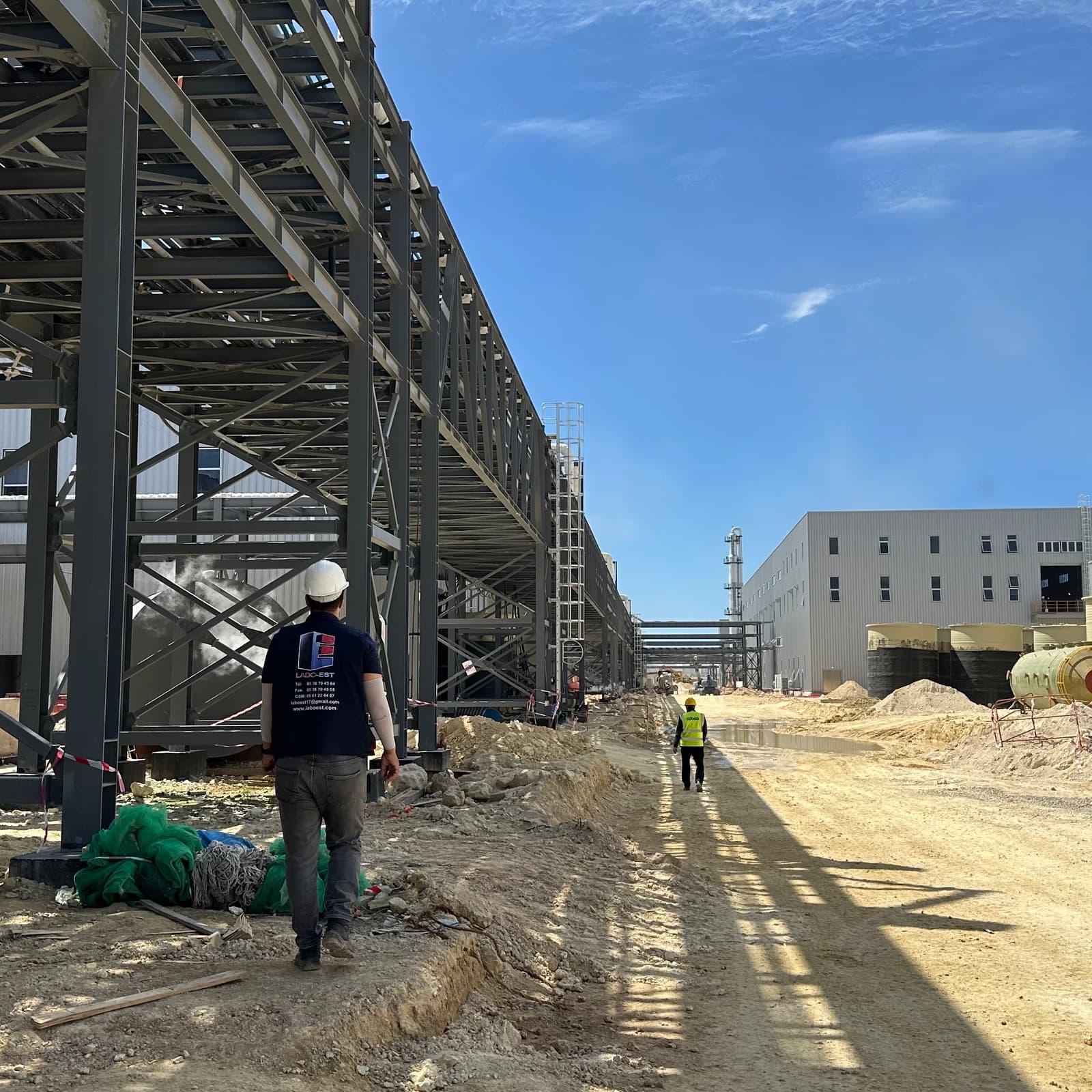 CONSTRUCTION D'UNE USINE DE PRODUCTION D — photo 3/4