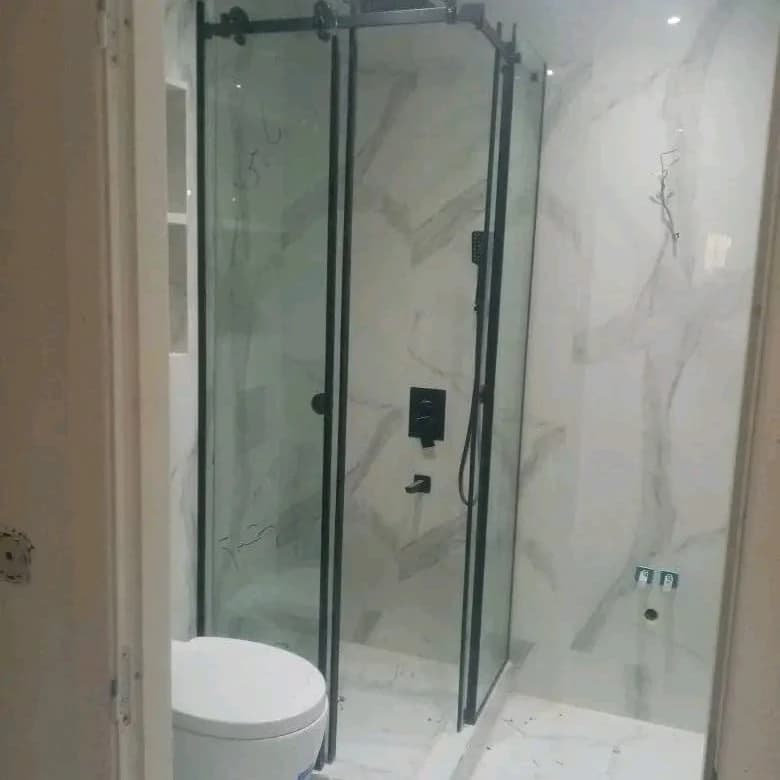 حمامات بزجاج عصرية