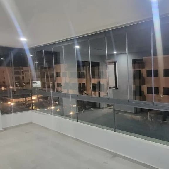 Véranda en aluminium(vitrage coulissant) — photo 2/3