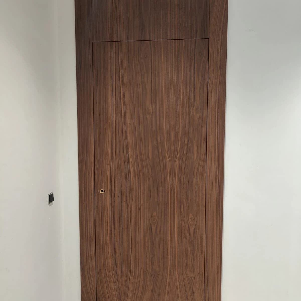 PORTE INVISIBLE — photo 2/2