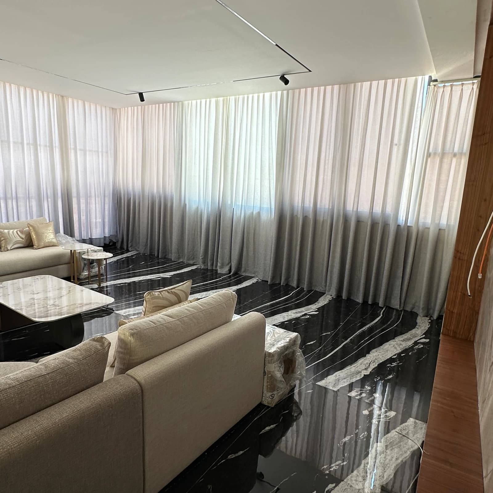 Rideaux moderne d’un appartement  — photo 3/4