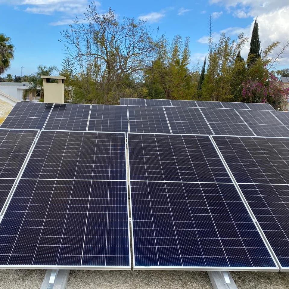 Installation solaire 12kWc/10kW — photo 2/2 Installation solaire 12kWc/10kW — photo 2/2