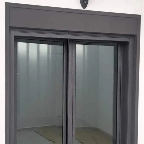 Porte coulissante en aluminium — photo 3/4 Porte coulissante en aluminium — photo 3/4