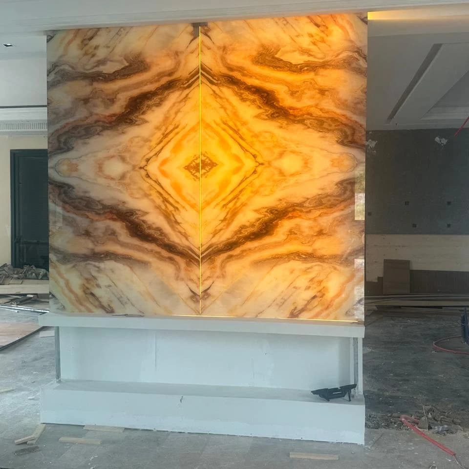 Installation de Cheminée en Onyx — photo 2/3 Installation de Cheminée en Onyx — photo 2/3